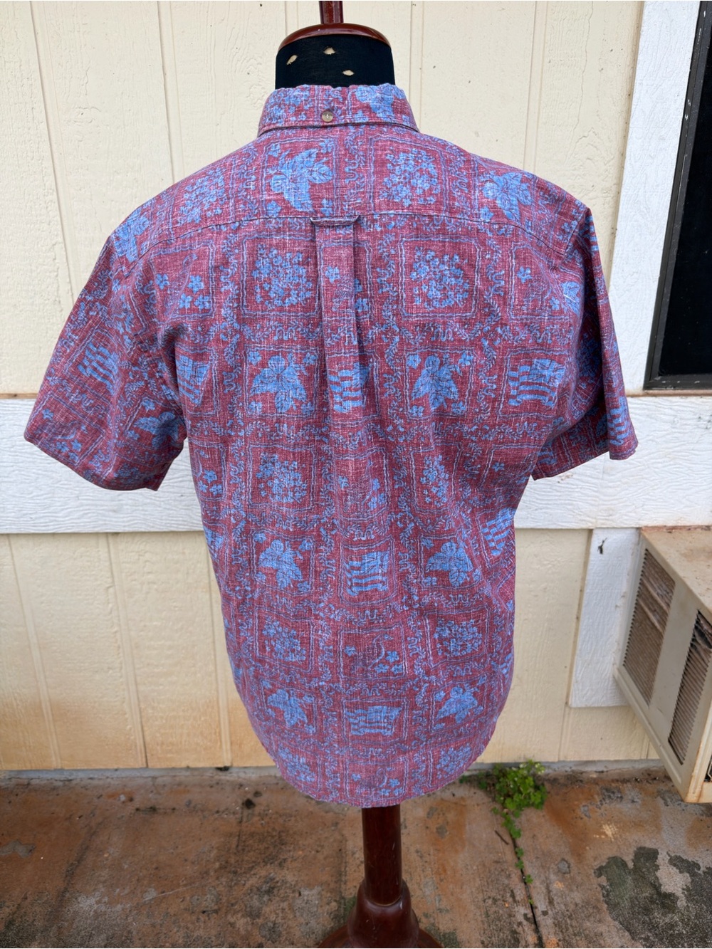 PreOwned Reyn Spooner Red/Blue Hawaiian Print Full Button Men's XL - Picture 2 of 4